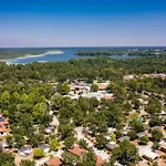 Camping Confortable Avec Terrasse Pour 7 Personnes - Api-1-52-227 *