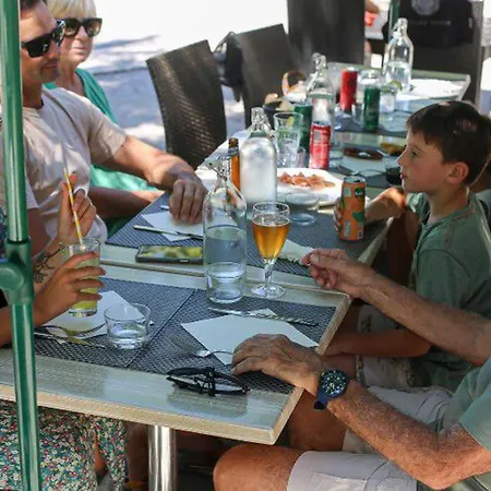 Confortable Avec Terrasse Pour 7 Personnes - Api-1-52-227 Camping Soustons